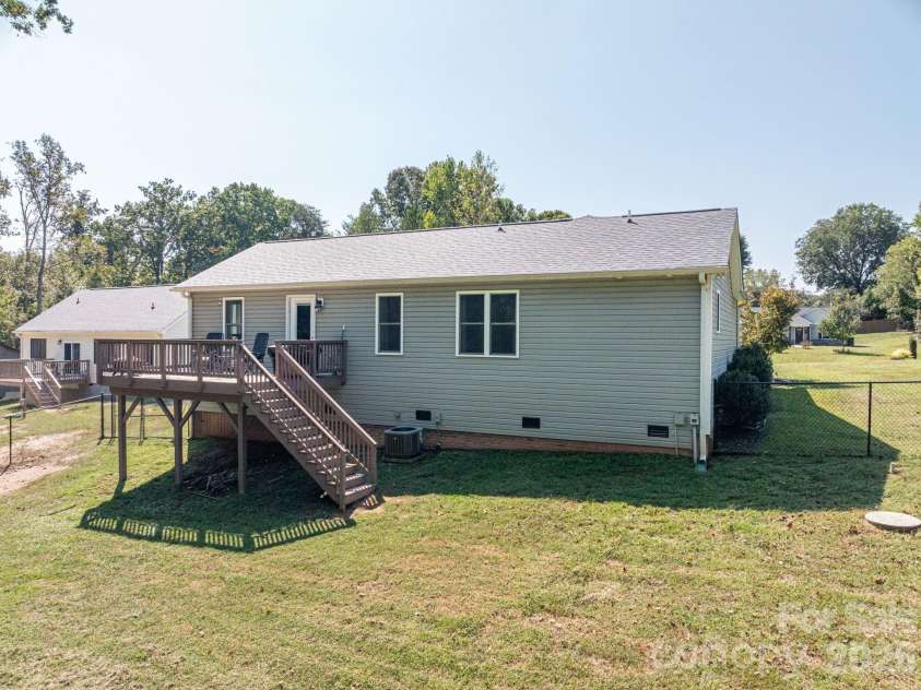 823 Limerick Drive, Dallas, NC 28034.  MLS# CAR4428382, YatesRealty ID 53240. 