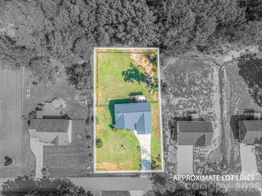 823 Limerick Drive, Dallas, NC 28034.  MLS# CAR4428382, YatesRealty ID 53240. 