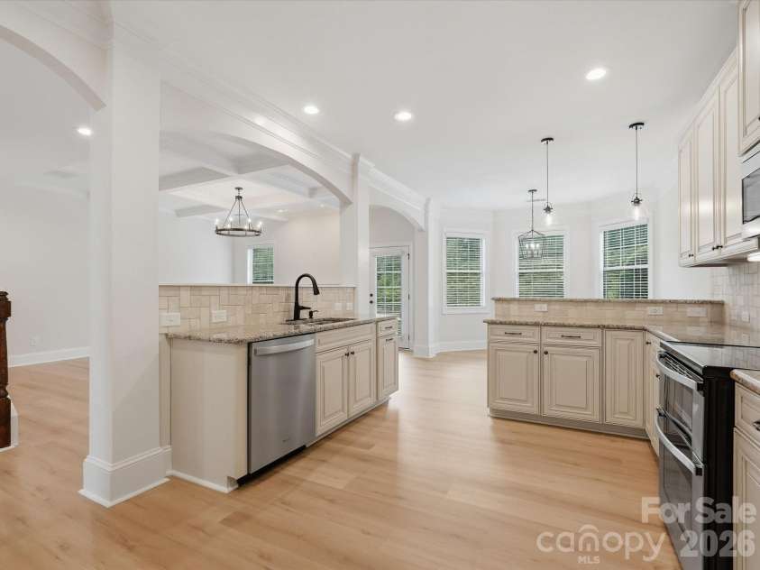 315 Golden View Drive, Waxhaw, NC 28173.  MLS# CAR4428413, YatesRealty ID 53241. 