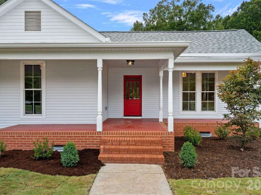 705 Main Street, Davidson, NC 28036.  MLS# CAR4428587, YatesRealty ID 53244. 