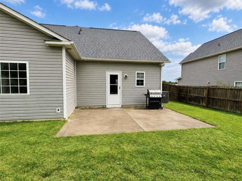 3600 Crosswinds Drive, Hope Mills, NC 28348.  MLS# CAR4428819, YatesRealty ID 53247. 
