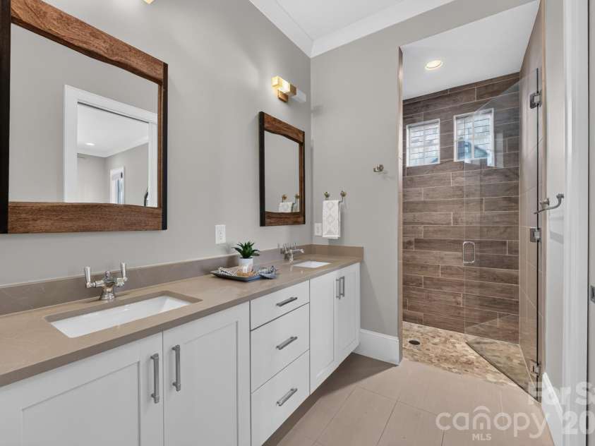 416 Park Avenue, Charlotte, NC 28203.  MLS# CAR4427323, YatesRealty ID 53248. 
