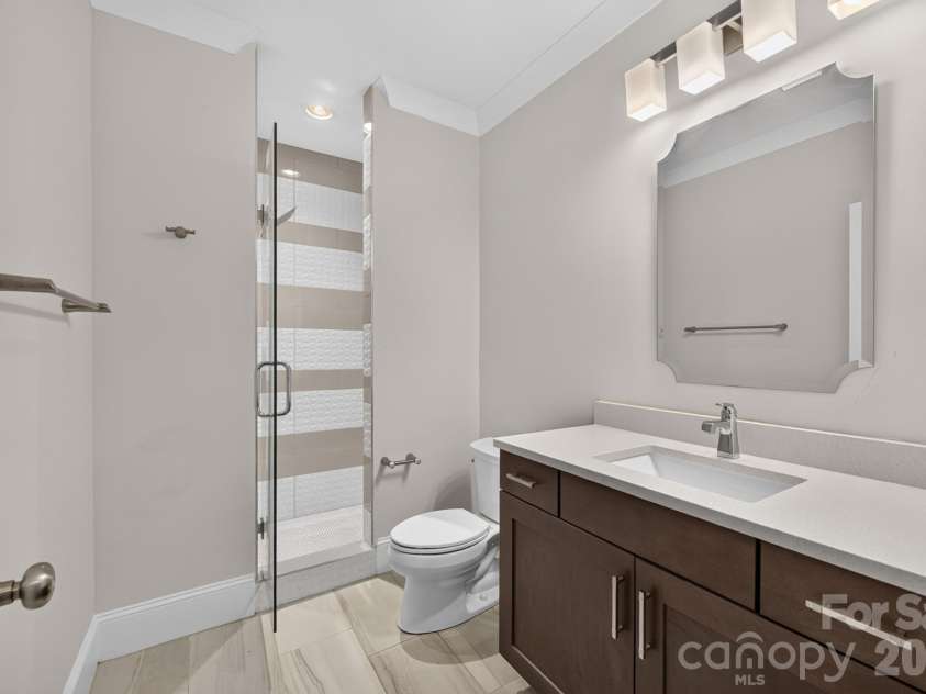 416 Park Avenue, Charlotte, NC 28203.  MLS# CAR4427323, YatesRealty ID 53248. Basement Full Bathroom
