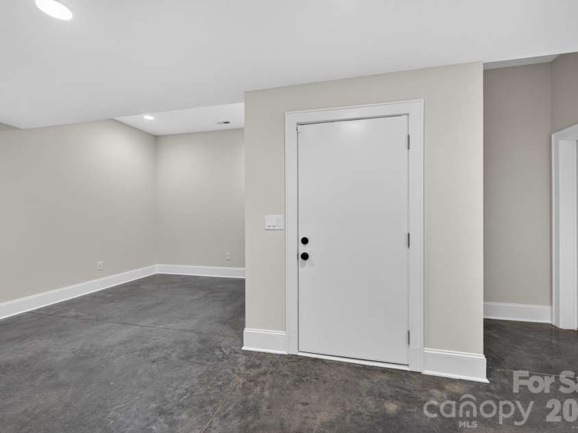 416 Park Avenue, Charlotte, NC 28203.  MLS# CAR4427323, YatesRealty ID 53248. This Additional Room in the Basement Can be Used