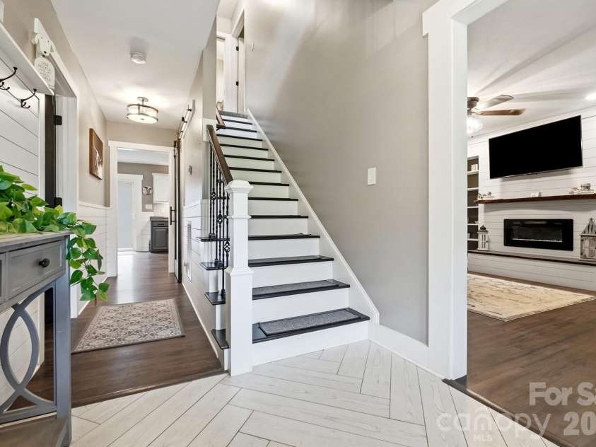 8866 Oldenburg Drive, Mount Pleasant, NC 28124.  MLS# CAR4427588, YatesRealty ID 53252. 