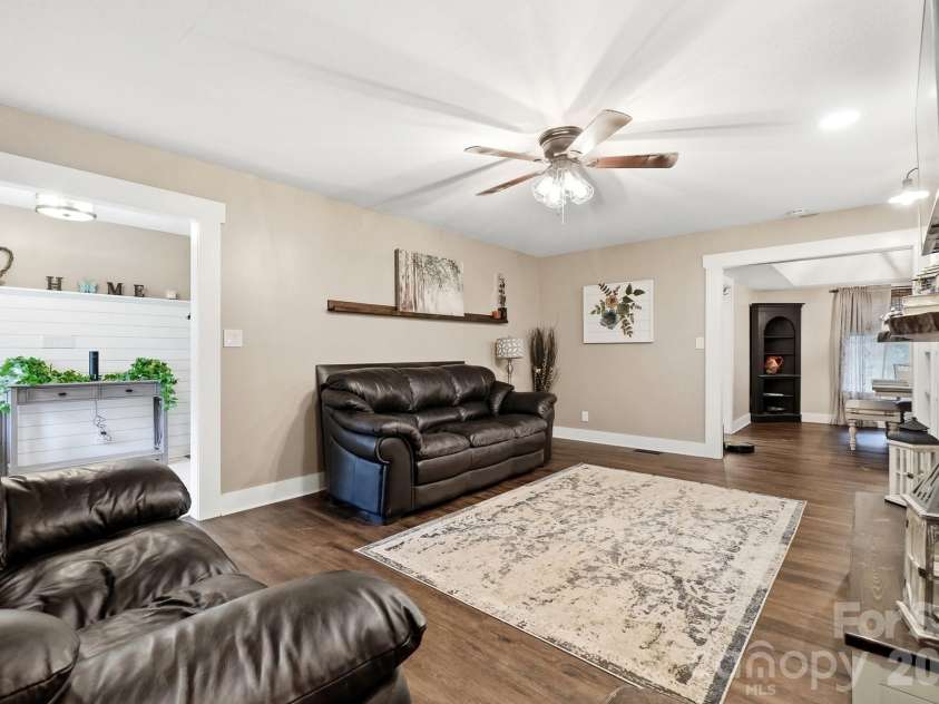 8866 Oldenburg Drive, Mount Pleasant, NC 28124.  MLS# CAR4427588, YatesRealty ID 53252. 
