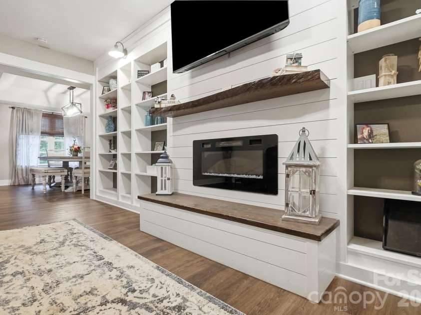 8866 Oldenburg Drive, Mount Pleasant, NC 28124.  MLS# CAR4427588, YatesRealty ID 53252. 