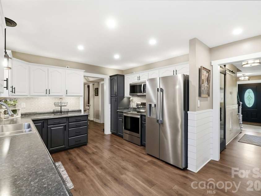 8866 Oldenburg Drive, Mount Pleasant, NC 28124.  MLS# CAR4427588, YatesRealty ID 53252. 