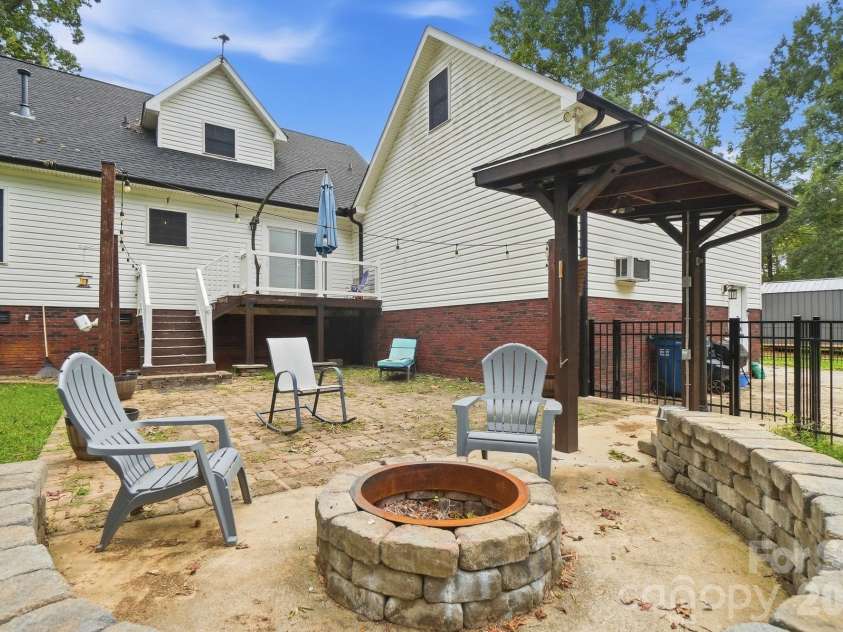 8866 Oldenburg Drive, Mount Pleasant, NC 28124.  MLS# CAR4427588, YatesRealty ID 53252. Built in firepit and covered grill area