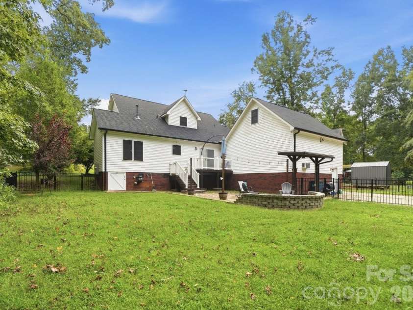 8866 Oldenburg Drive, Mount Pleasant, NC 28124.  MLS# CAR4427588, YatesRealty ID 53252. Fenced in back yard!