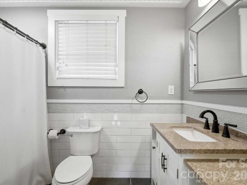8866 Oldenburg Drive, Mount Pleasant, NC 28124.  MLS# CAR4427588, YatesRealty ID 53252. Full Bathroom on upper level
