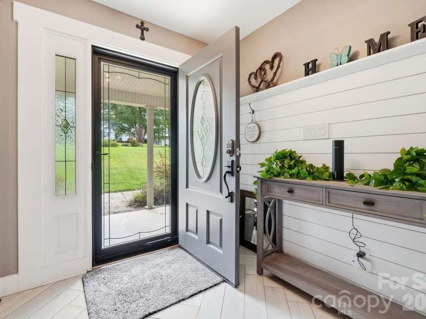 8866 Oldenburg Drive, Mount Pleasant, NC 28124.  MLS# CAR4427588, YatesRealty ID 53252. Inviting Foyer