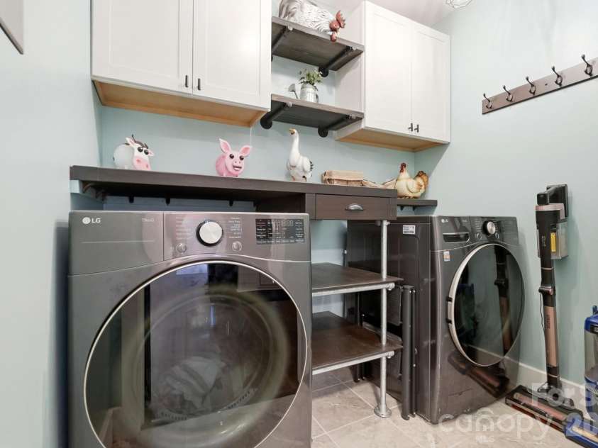 8866 Oldenburg Drive, Mount Pleasant, NC 28124.  MLS# CAR4427588, YatesRealty ID 53252. Laundry room on main level