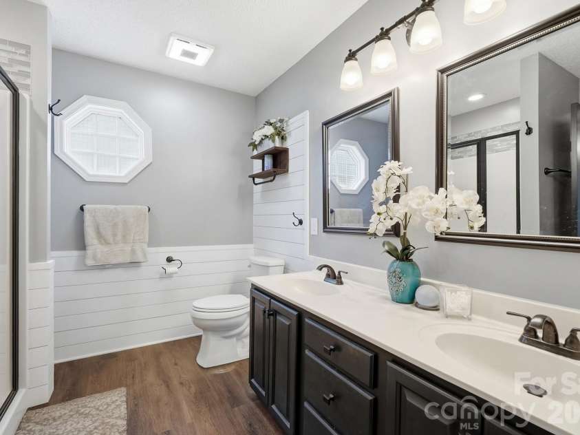 8866 Oldenburg Drive, Mount Pleasant, NC 28124.  MLS# CAR4427588, YatesRealty ID 53252. Primary Bathroom