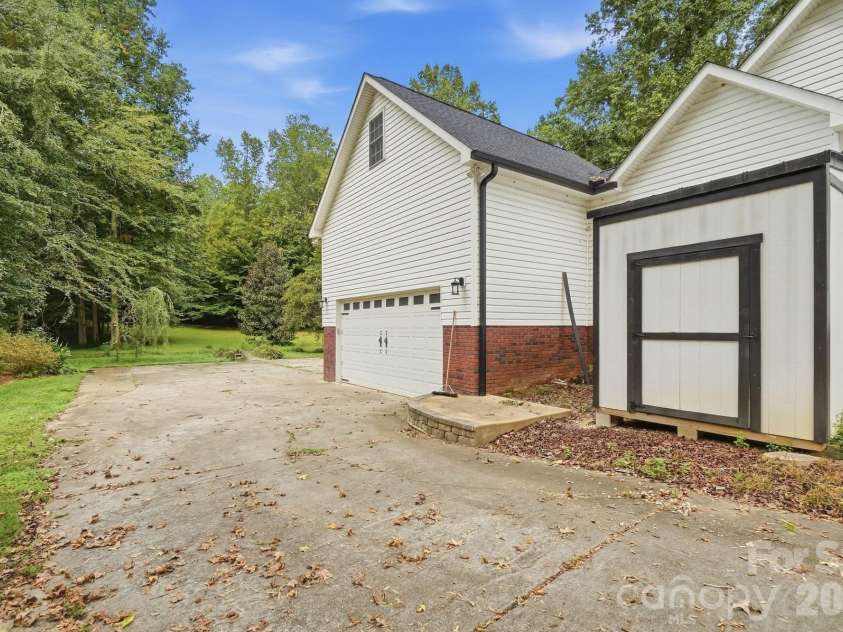 8866 Oldenburg Drive, Mount Pleasant, NC 28124.  MLS# CAR4427588, YatesRealty ID 53252. Sideload garage and storage shed.