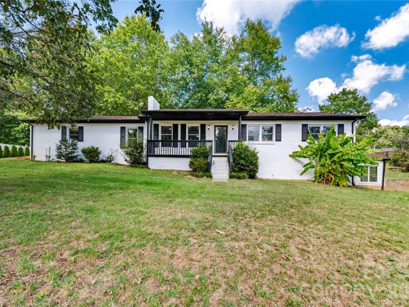 2537 Brentwood Circle, Lenoir, NC 28645.  MLS# CAR4427185, YatesRealty ID 53253. 