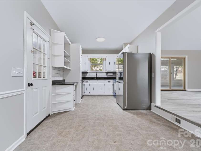 2537 Brentwood Circle, Lenoir, NC 28645.  MLS# CAR4427185, YatesRealty ID 53253. 