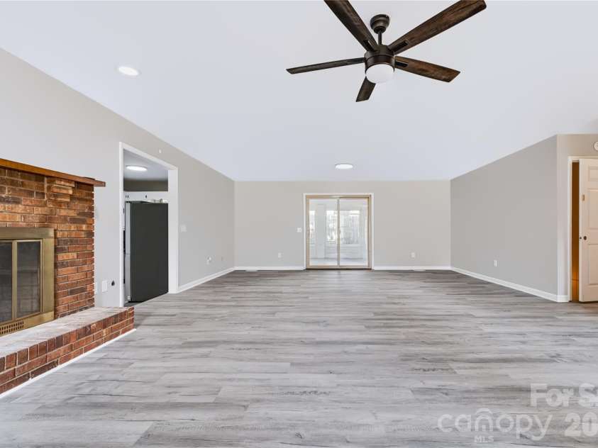 2537 Brentwood Circle, Lenoir, NC 28645.  MLS# CAR4427185, YatesRealty ID 53253. 