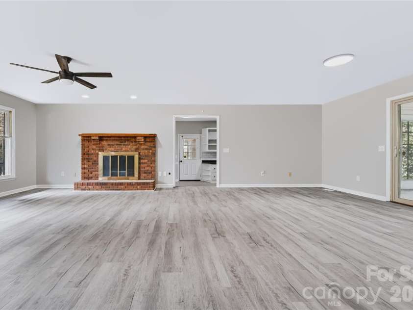 2537 Brentwood Circle, Lenoir, NC 28645.  MLS# CAR4427185, YatesRealty ID 53253. 