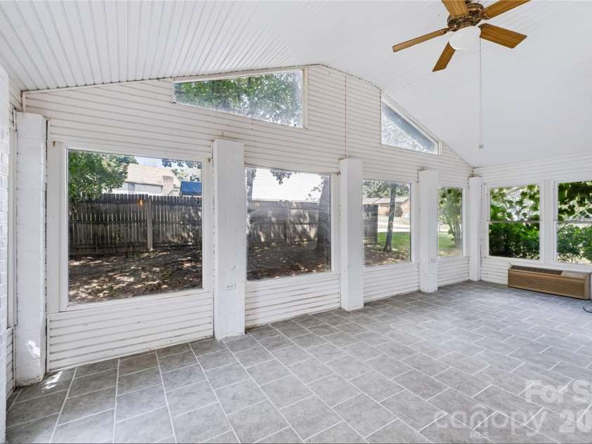 2537 Brentwood Circle, Lenoir, NC 28645.  MLS# CAR4427185, YatesRealty ID 53253. 