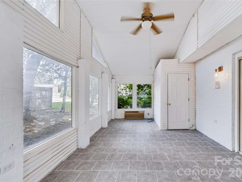 2537 Brentwood Circle, Lenoir, NC 28645.  MLS# CAR4427185, YatesRealty ID 53253. 