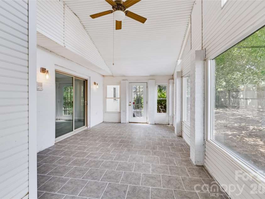 2537 Brentwood Circle, Lenoir, NC 28645.  MLS# CAR4427185, YatesRealty ID 53253. 