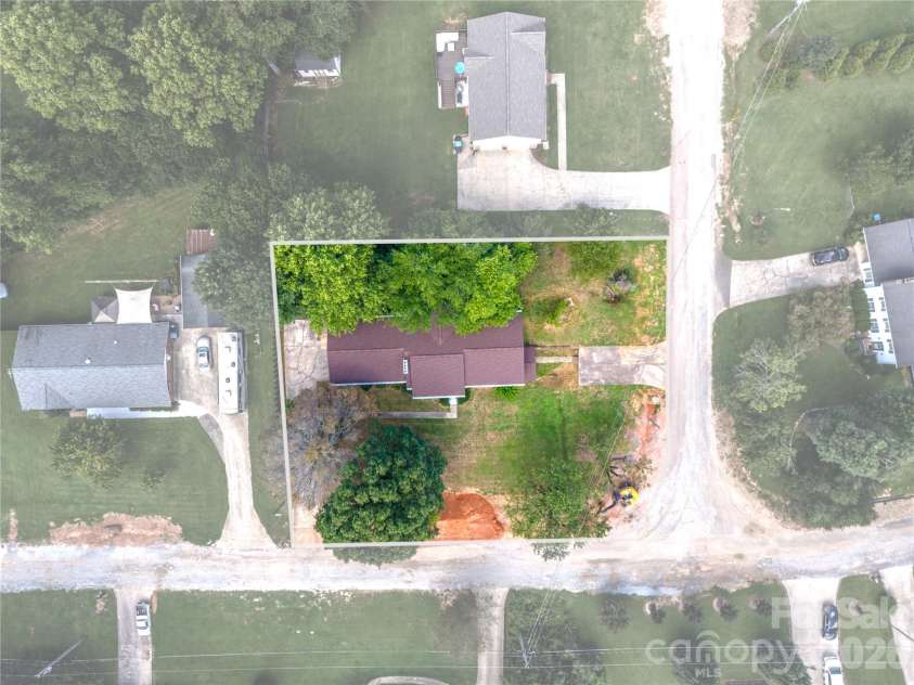 2537 Brentwood Circle, Lenoir, NC 28645.  MLS# CAR4427185, YatesRealty ID 53253. 