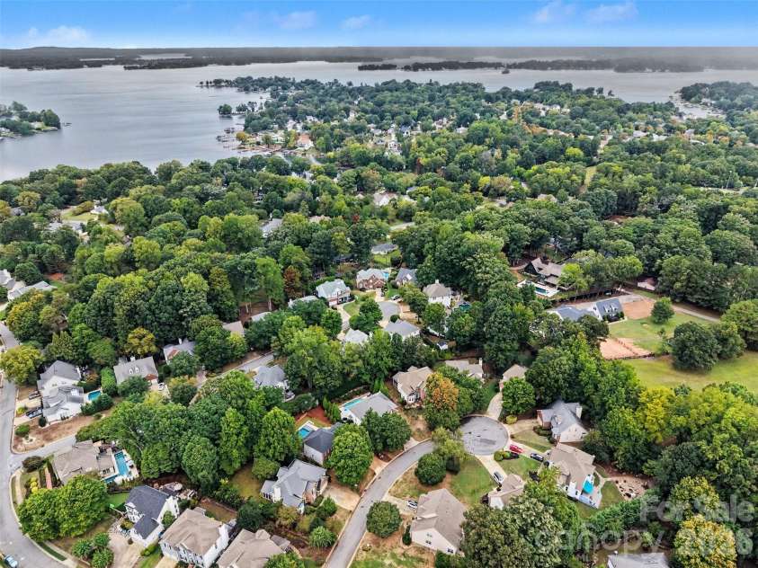 19515 Dufour Court, Cornelius, NC 28031.  MLS# CAR4427027, YatesRealty ID 53255. 