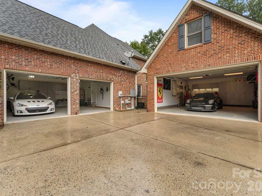 2908 Ed Reid Street, Charlotte, NC 28216.  MLS# CAR4427584, YatesRealty ID 53256. 