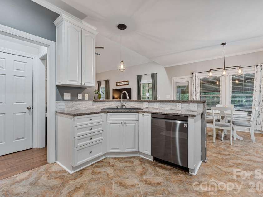 2908 Ed Reid Street, Charlotte, NC 28216.  MLS# CAR4427584, YatesRealty ID 53256. 