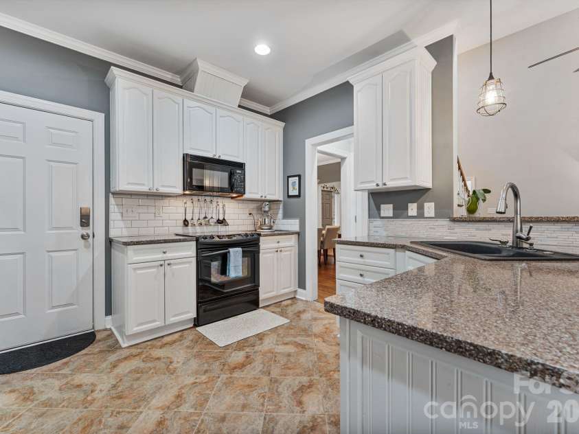 2908 Ed Reid Street, Charlotte, NC 28216.  MLS# CAR4427584, YatesRealty ID 53256. 