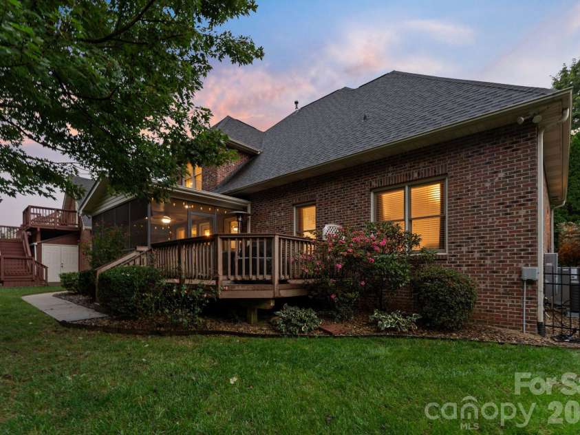 2908 Ed Reid Street, Charlotte, NC 28216.  MLS# CAR4427584, YatesRealty ID 53256. 