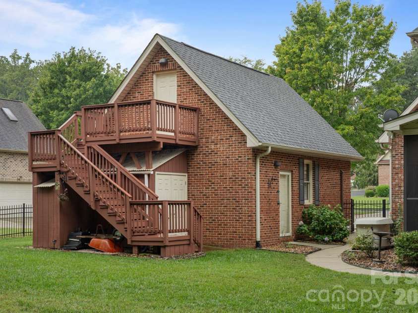 2908 Ed Reid Street, Charlotte, NC 28216.  MLS# CAR4427584, YatesRealty ID 53256. 
