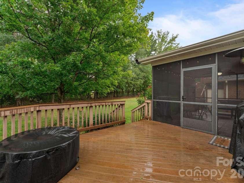 2908 Ed Reid Street, Charlotte, NC 28216.  MLS# CAR4427584, YatesRealty ID 53256. 
