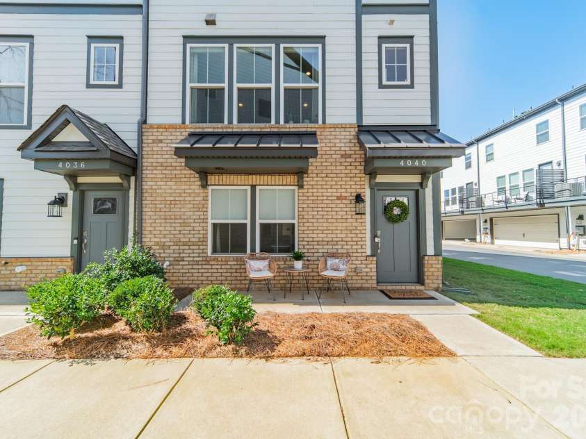 4040 Hidden Oaks Drive, Charlotte, NC 28205.  MLS# CAR4427589, YatesRealty ID 53259. 