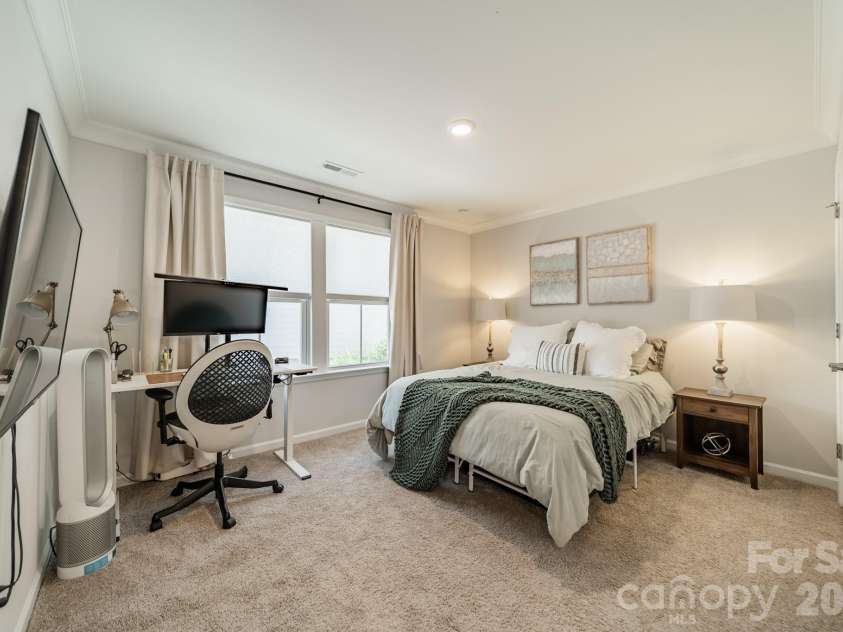 4040 Hidden Oaks Drive, Charlotte, NC 28205.  MLS# CAR4427589, YatesRealty ID 53259. 