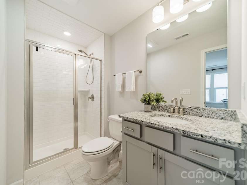 4040 Hidden Oaks Drive, Charlotte, NC 28205.  MLS# CAR4427589, YatesRealty ID 53259. 