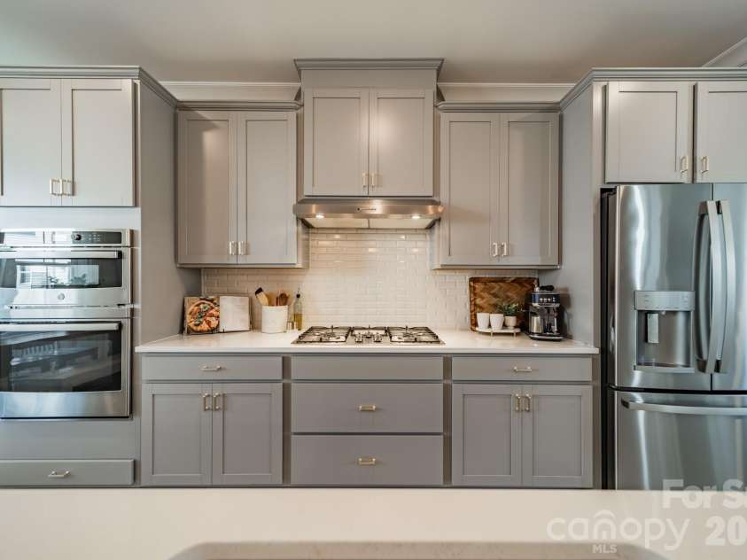 4040 Hidden Oaks Drive, Charlotte, NC 28205.  MLS# CAR4427589, YatesRealty ID 53259. 