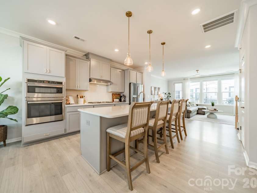 4040 Hidden Oaks Drive, Charlotte, NC 28205.  MLS# CAR4427589, YatesRealty ID 53259. 