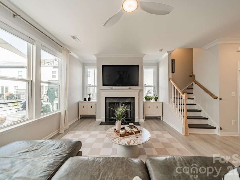 4040 Hidden Oaks Drive, Charlotte, NC 28205.  MLS# CAR4427589, YatesRealty ID 53259. 