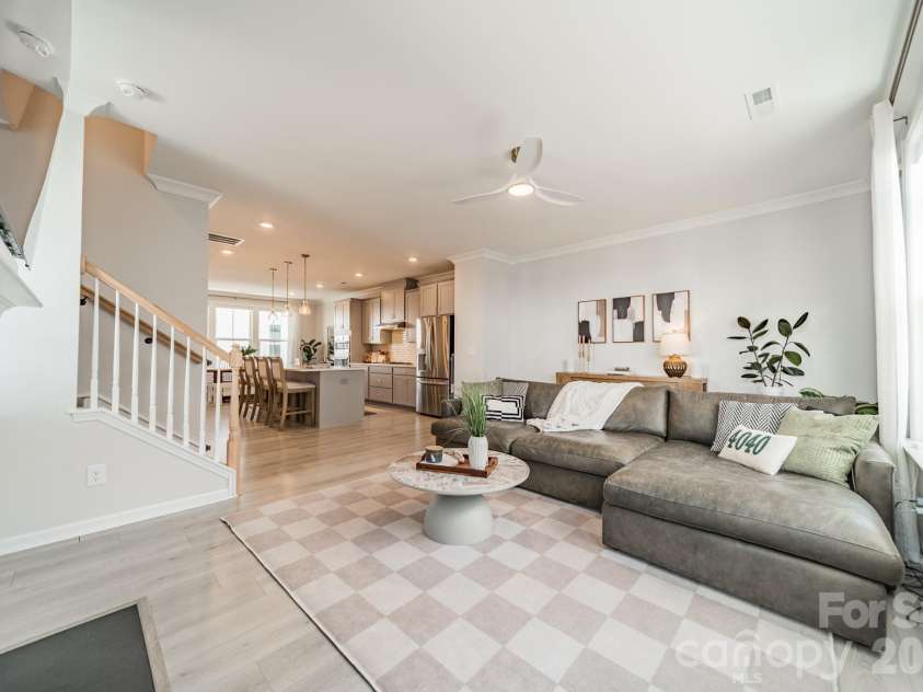 4040 Hidden Oaks Drive, Charlotte, NC 28205.  MLS# CAR4427589, YatesRealty ID 53259. 