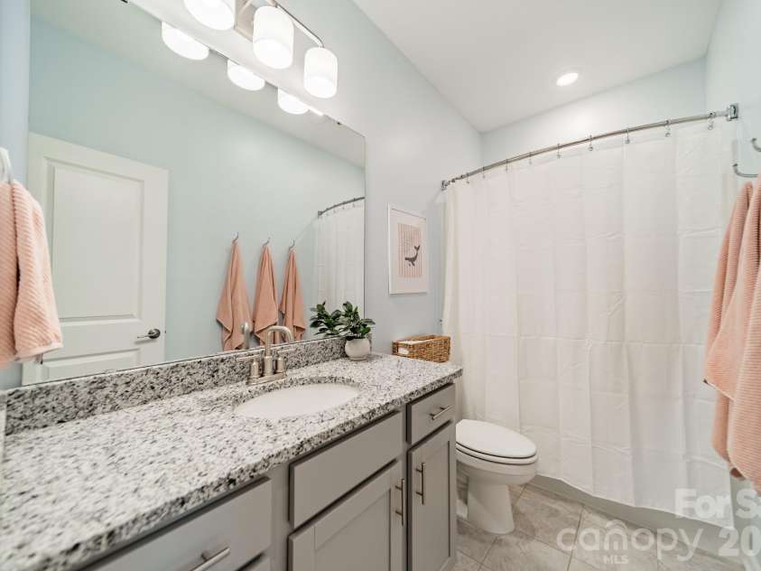 4040 Hidden Oaks Drive, Charlotte, NC 28205.  MLS# CAR4427589, YatesRealty ID 53259. 