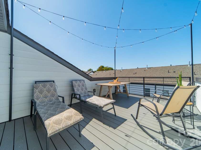 4040 Hidden Oaks Drive, Charlotte, NC 28205.  MLS# CAR4427589, YatesRealty ID 53259. 