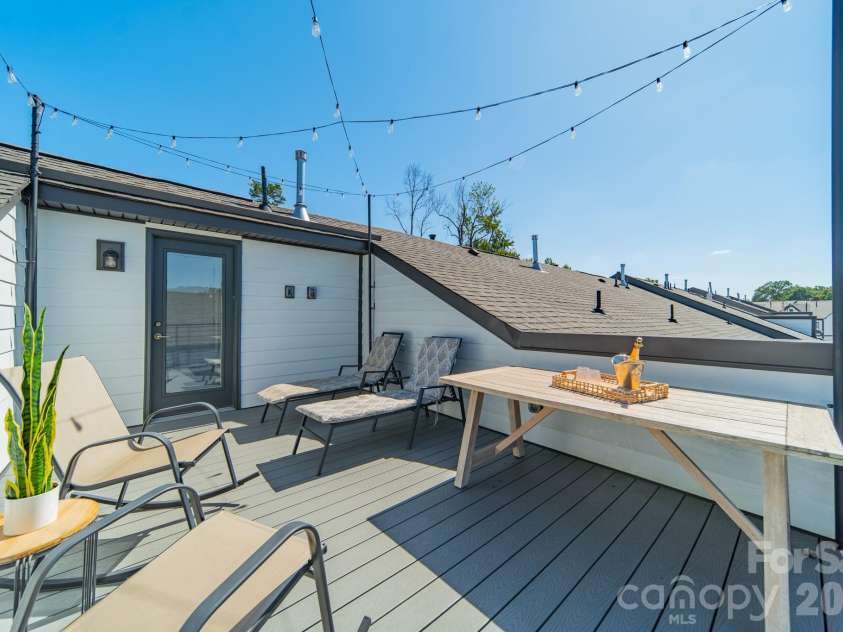 4040 Hidden Oaks Drive, Charlotte, NC 28205.  MLS# CAR4427589, YatesRealty ID 53259. 