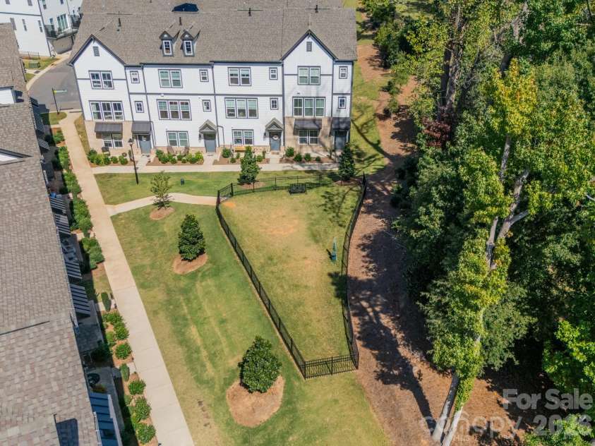 4040 Hidden Oaks Drive, Charlotte, NC 28205.  MLS# CAR4427589, YatesRealty ID 53259. 
