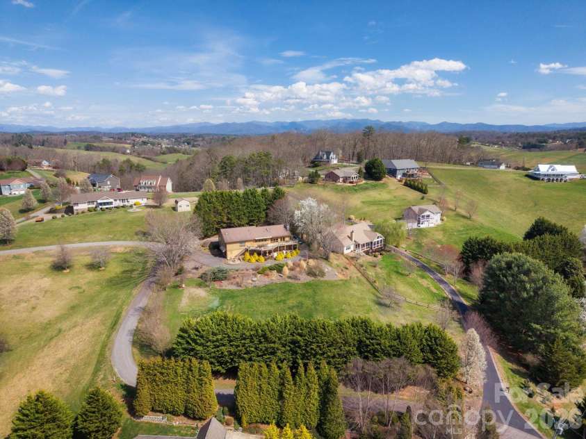 25 New Morning Place, Leicester, NC 28748.  MLS# CAR4356368, YatesRealty ID 5326. 