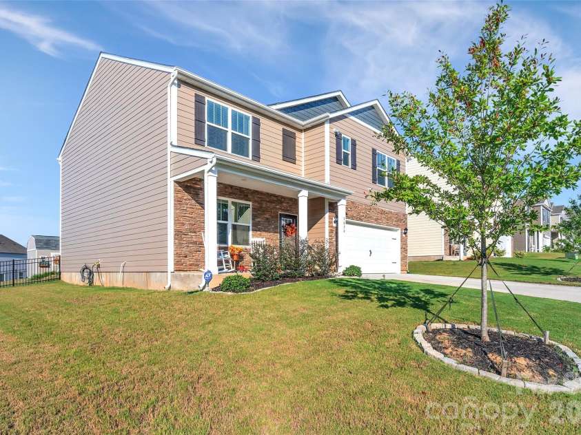 3020 Sassafras Trail, Gastonia, NC 28056.  MLS# CAR4427278, YatesRealty ID 53260. 