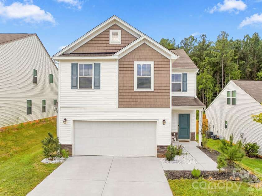 111 Batten Ridge Drive, Statesville, NC 28677.  MLS# CAR4427847, YatesRealty ID 53261. 
