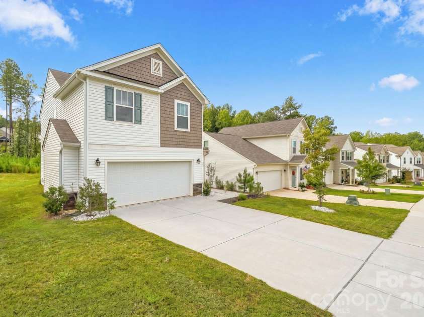 111 Batten Ridge Drive, Statesville, NC 28677.  MLS# CAR4427847, YatesRealty ID 53261. 