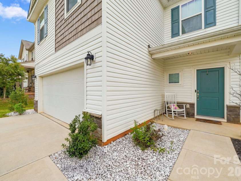111 Batten Ridge Drive, Statesville, NC 28677.  MLS# CAR4427847, YatesRealty ID 53261. 